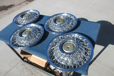 NOS New Take Off ? Chrysler WIRE HUBCAPS WHEELCOVERS 1984 1983 1982 1981 1980 Foto 1 de 4