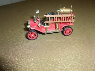 1914 FORD T MODEL RED FIRE ENGINE TRUCK  APPROXIMATELY 4" LONG - Image 1 of 4