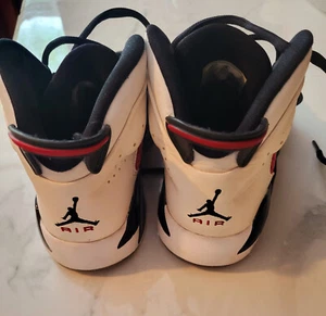 Big boy size 4.5 Y Air Jordan sneakers - Picture 1 of 4