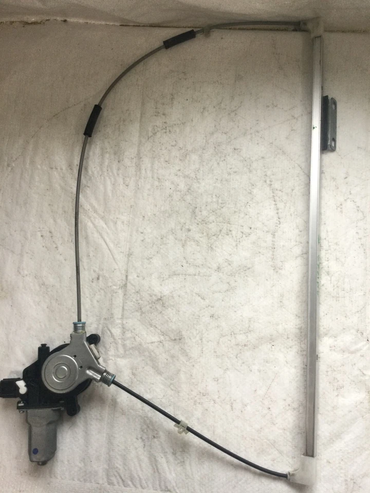 2008 Honda Ridgeline Back Glass Regulator & Motor OEM - Image 1 of 4