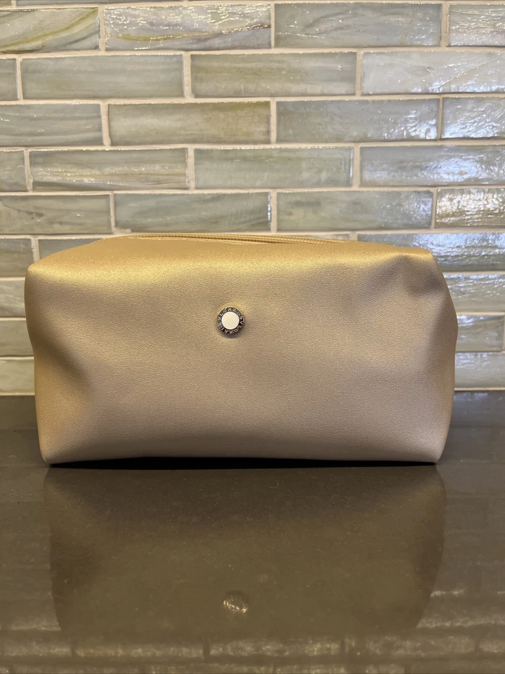 Novo! Bolsa de cosméticos BVLGARI Parfums dourada viagem primeira classe Emirates - Imagem 1 de 4