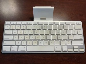 Apple iPad Keyboard Dock A1359 30-Pin 1st, 2nd Generation iPad Accessory & box - Picture 1 of 8