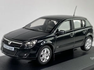 VANGUARDS VA09404 - VAUXHALL ASTRA - BOXED 1:43 SCALE - DIGITAL GREEN -new - Picture 1 of 10