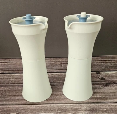 Vintage Tupperware olio e aceto cruets #1246 bianco e blu usato in ottime condizioni - Immagine 1 di 4
