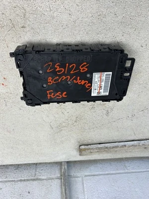 2023 FORD BRONCO BODY CONTROL L MODULE JUNCTION FUSE BOX OEM ID MU5T15604LACL - Image 1 of 4