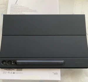 Samsung Galaxy Tab S10+ Galaxy Tab S9+ Cover Tastiera EF-DX820UBEGUJ Tasto AI - Foto 1 di 13
