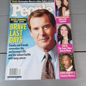 People Magazine 22. August 2005 Peter Jennings Eddie Murphy Brad & Angelina Julia - Bild 1 von 5