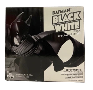 Batman Black and White Statue 1024/3500 Gotham Knight 2 Special Edition DC NEW - Picture 1 of 7