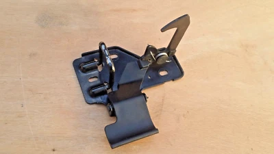 Volkswagen Touareg 2004-2006 capó bloqueo de embrague 6Q0823480A Foto 1 de 4