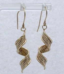 DESIGNER 10K YELLOW GOLD RIBBED COIL TWIST DANGLE EARRINGS 1 1/2" PIERCED 1.3g - Picture 1 of 4