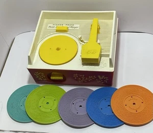 1971 VINTAGE FISHER PRICE MUSIC BOX TOY RECORD PLAYER #995 WITH ALL 5 RECORDS - Picture 1 of 10