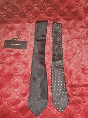 Lote de corbatas Dolce Gabbana para hombre corbata negra lisa y corbata negra con lunares Foto 1 de 4