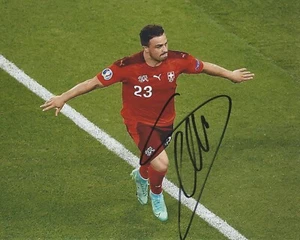 Xherdan Shaqiri Signed 8x10 Photo Team Switzerland FIFA Soccer Autographed COA - Imagen 1 de 2