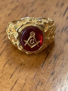 18 K HGE Ring With Masonic Symbol on Red Stone Size 8 - Picture 1 of 7