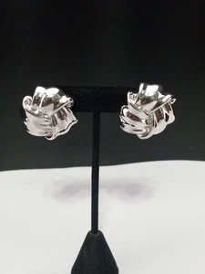 Orecchini GIVENCHY Parigi New York Vintage Nastro Argento Nodo d'Amore 1 in Post - Foto 1 di 11
