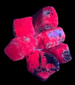 33GM Fluorescent Ruby Corundum Crystal From Badakhshan Afghanistan - Picture 1 of 7