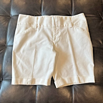 Alice + Olivia Women Size 6 Cotton Zipped Hook and Eye Cuffed Shorts White - Image 1 of 4