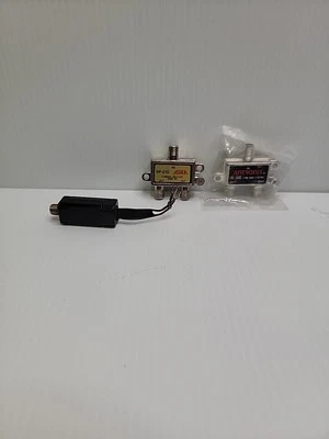 2  2 way splitter feq 5 to 900 MHZ. Plus Bonus Adapter. - Image 1 of 4