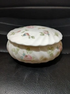Wedgewood Bone China Hagebuttenmuster 2 Stück Schmuckschatulle 1991 Made in England - Bild 1 von 5