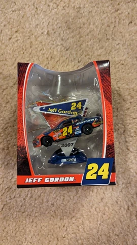 Jeff Gordon #24 Collectible Ornament 2007 Trevco NASCAR Figurine Cover