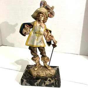Statua in marmo di Carrara originale anni 60 moschettiere deposizione Italia Fontanini - Foto 1 di 8