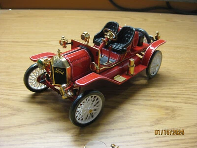 1/18 1913 FORD MODELO T SPEEDSTER EN ROJO POR ERTL PRECISION COLLECTION Foto 1 de 4