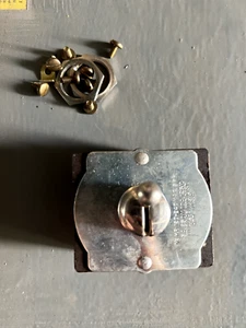 Interruptor de palanca Eaton 809831 1/2 hp Arrow Hart 80983-1 2 pos 120-240vac 3 ph 10 amperios - Imagen 1 de 5