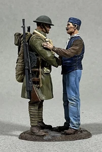 W Britain - "Welcome!" French Village Man Greeting U.S. Infantry Doughboy, 1918 - Picture 1 of 1