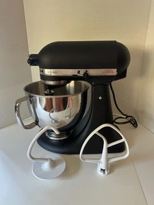 KitchenAid KSM150PSBK Cabezal Inclinable Artesanal 5 cuartos Batidora de pie negra mate NUEVA - Imagen 1 de 9