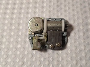 Music Box Movimento Carica Meccanismo Funziona Suona "Ti Auguriamo Buon Natale" - Foto 1 di 6