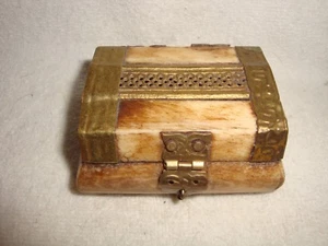SOAP STONE AND BRASS TRINKET BOX MADE IN INDIA 002 - Picture 1 of 3