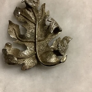 Vintage Sarah Coventry Silver Tone Leaf Brooch Pin - Picture 1 of 5