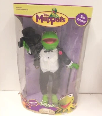 Muppets Kermit der Frosch Messing Schlüssel Porzellan Puppe Figur im Smoking Box beschädigt  - Bild 1 von 3