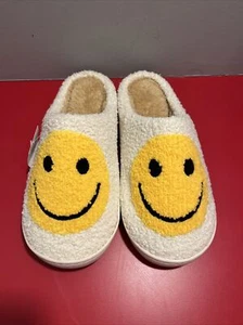 Smiley Face Adult Slipper’s Size Medium (7-8) - Picture 1 of 2