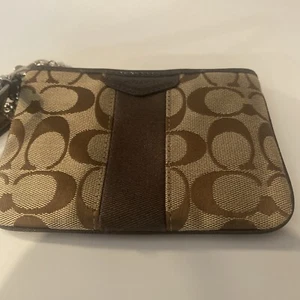 COACH Signature Marrone Braccialetto Carta di Credito Piccola USATA - Foto 1 di 4