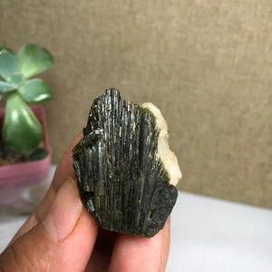 Natural Green Tourmaline acanthconite Crystal rough original Specimen 25g A1577 - Picture 1 of 15