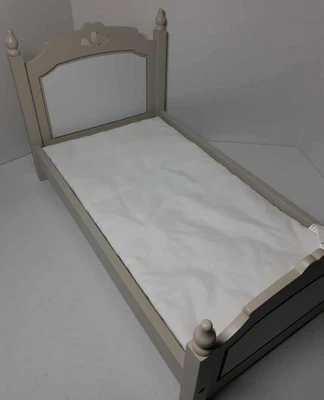 Cama para muñecas Pottery Barn Kids 18" con colchón blanco rara Foto 1 de 4