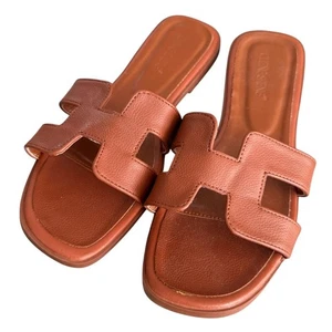 EINMAL GETRAGEN braune Kunstleder Slipper bequeme flache Sandalen - Größe 8/40  - Bild 1 von 5