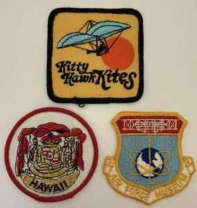 Lote de 3 parches diversos Kitty Hawk, Hawaii y Museo de la Fuerza Aérea - Imagen 1 de 5
