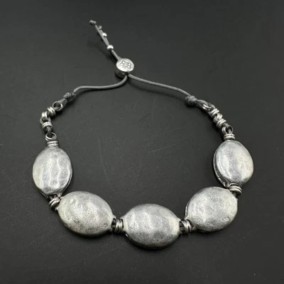 Pulsera Bella Uno Tono Plata Ovalado Martillado Disco Ajustable Bolo Cordón de Corbata Foto 1 de 4