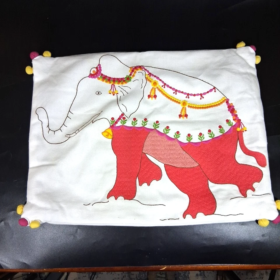 Funda de almohada decorativa bordada rosa elefante Sham Bar III Foto 1 de 4
