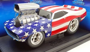 Muscle Machine 1/18 Scale Diecast 71168- 1970 Plymouth Cuda - USA Flag - Picture 1 of 5