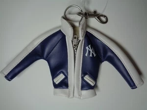 1992 RGA Accessories New York Yankees jacket keychain - Picture 1 of 6