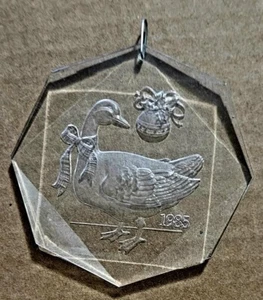 CHRISTMAS TREASURES A 1985 COLLECTOR'S' ORNAMENT UNBREAKABLE ACRYLIC #3 - Picture 1 of 6