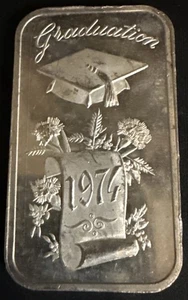 Barra de arte de plata Madison Mint 1974 graduación junio .999 parte posterior lisa de una onza - Imagen 1 de 13