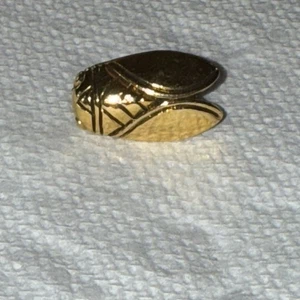 "Pin de solapa vintage de cigarra tono dorado 1""" - Imagen 1 de 5