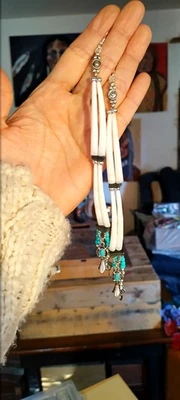 Pendientes concha de dentalium nativo americano* hechos en nativos Foto 1 de 4