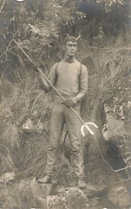Disfraz Diablo - Horquilla Tridente Hombre - RPPC - HALLOWEEN - Fotografía temprana - Imagen 1 de 2