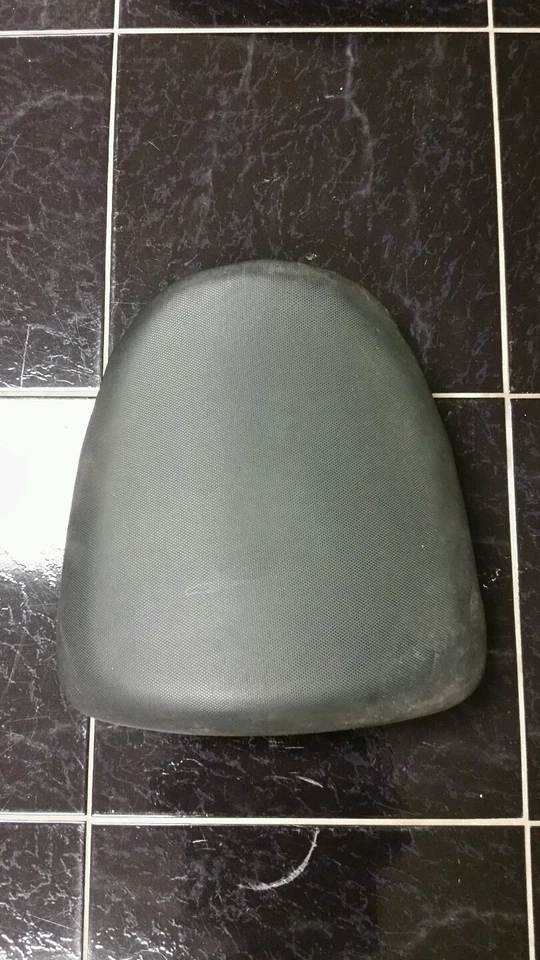 2001 Suzuki Hayabusa подлинный пассажирский сиденье заднее сиденье хорошее состояние, б/у - Изображение 1 из 1