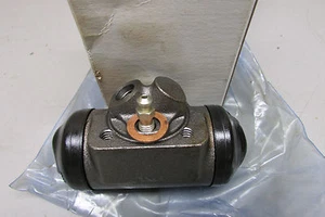 Cilindro maestro Crown/Jeep 8126712 - Imagen 1 de 2